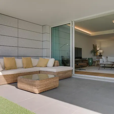 Luxurious Ocean And Sunset Views Family Haven With 3 En-suite Bedrooms And Pool Διαμέρισμα