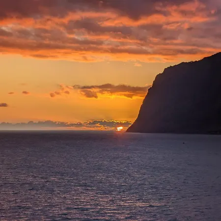 Luxurious Ocean And Sunset Views Family Haven With 3 En-suite Bedrooms And Pool Διαμέρισμα