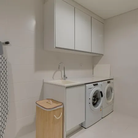 Monumental Madeira 3 Bedroom Luxury Family Flat With Swimming Pool Фуншал