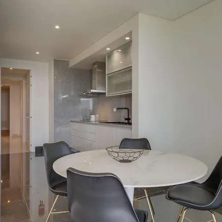 Luxurious Ocean And Sunset Views Family Haven With 3 En-suite Bedrooms And Pool *