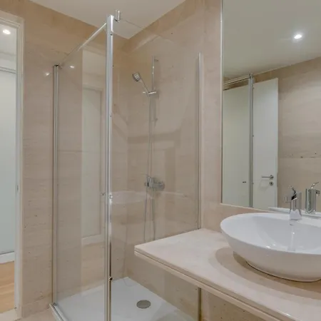 Monumental Madeira 3 Bedroom Luxury Family Flat With Swimming Pool Фуншал