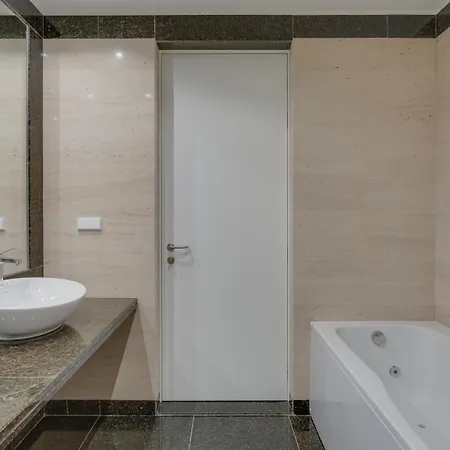 Monumental Madeira 3 Bedroom Luxury Family Flat With Swimming Pool * Фуншал