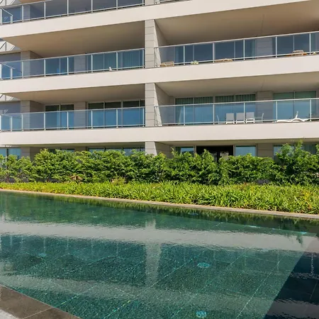 Апартаменты Monumental Madeira 3 Bedroom Luxury Family Flat With Swimming Pool Фуншал