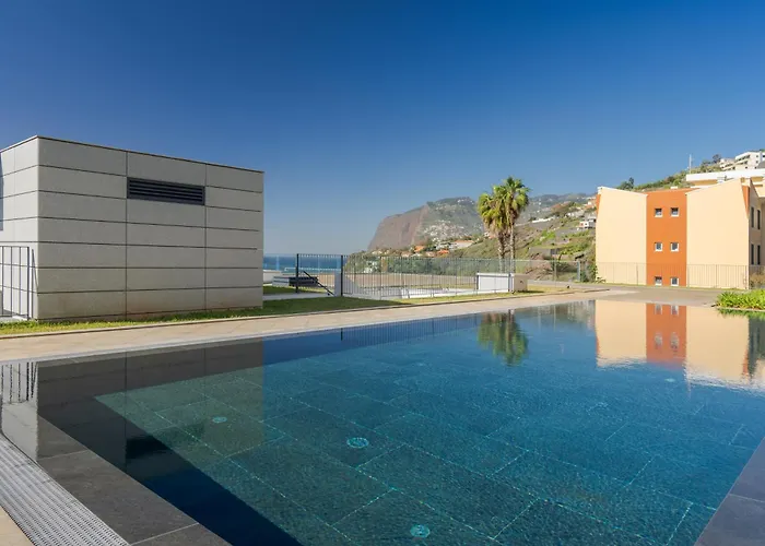 Luxurious Ocean And Sunset Views Family Haven With 3 En-suite Bedrooms And Pool Διαμέρισμα