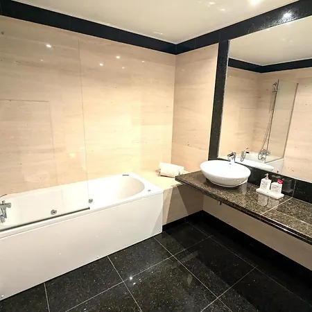 Lägenhet Luxurious Ocean And Sunset Views Family Haven With 3 En-suite Bedrooms And Pool *