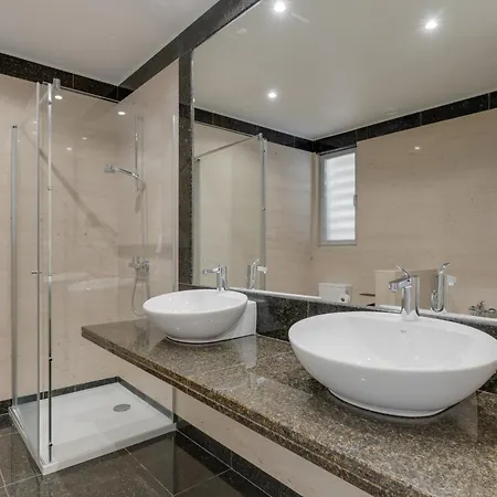 Monumental Madeira 3 Bedroom Luxury Family Flat With Swimming Pool 아파트