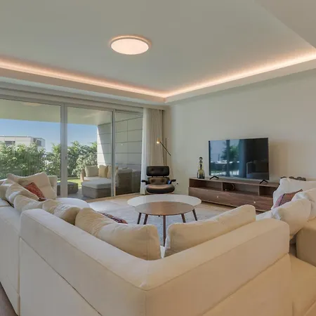 Monumental Madeira 3 Bedroom Luxury Family Flat With Swimming Pool