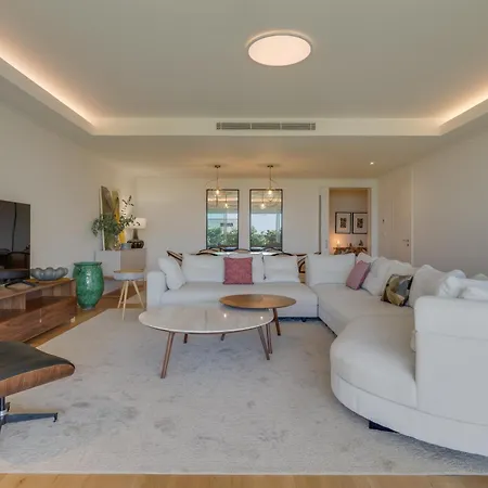 Monumental Madeira 3 Bedroom Luxury Family Flat With Swimming Pool 푼샬