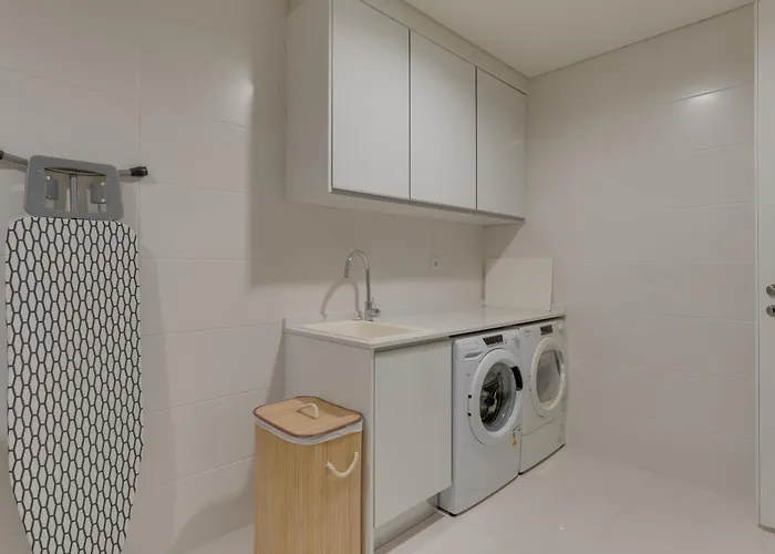 Luxurious Ocean And Sunset Views Family Haven With 3 En-suite Bedrooms And Pool Funchal (Madeira)