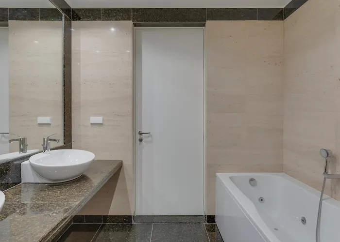 Luxurious Ocean And Sunset Views Family Haven With 3 En-suite Bedrooms And Pool * Funchal (Madeira)